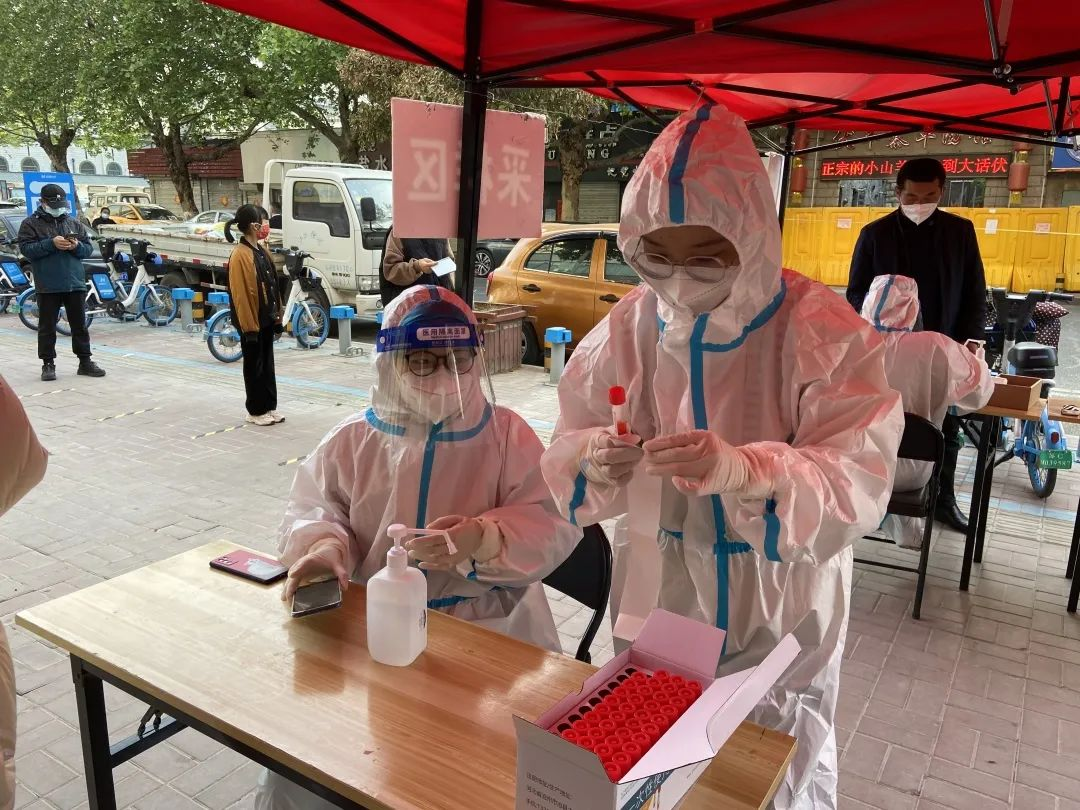 全民核酸檢測 到處可見(jiàn)交控志愿者的身影