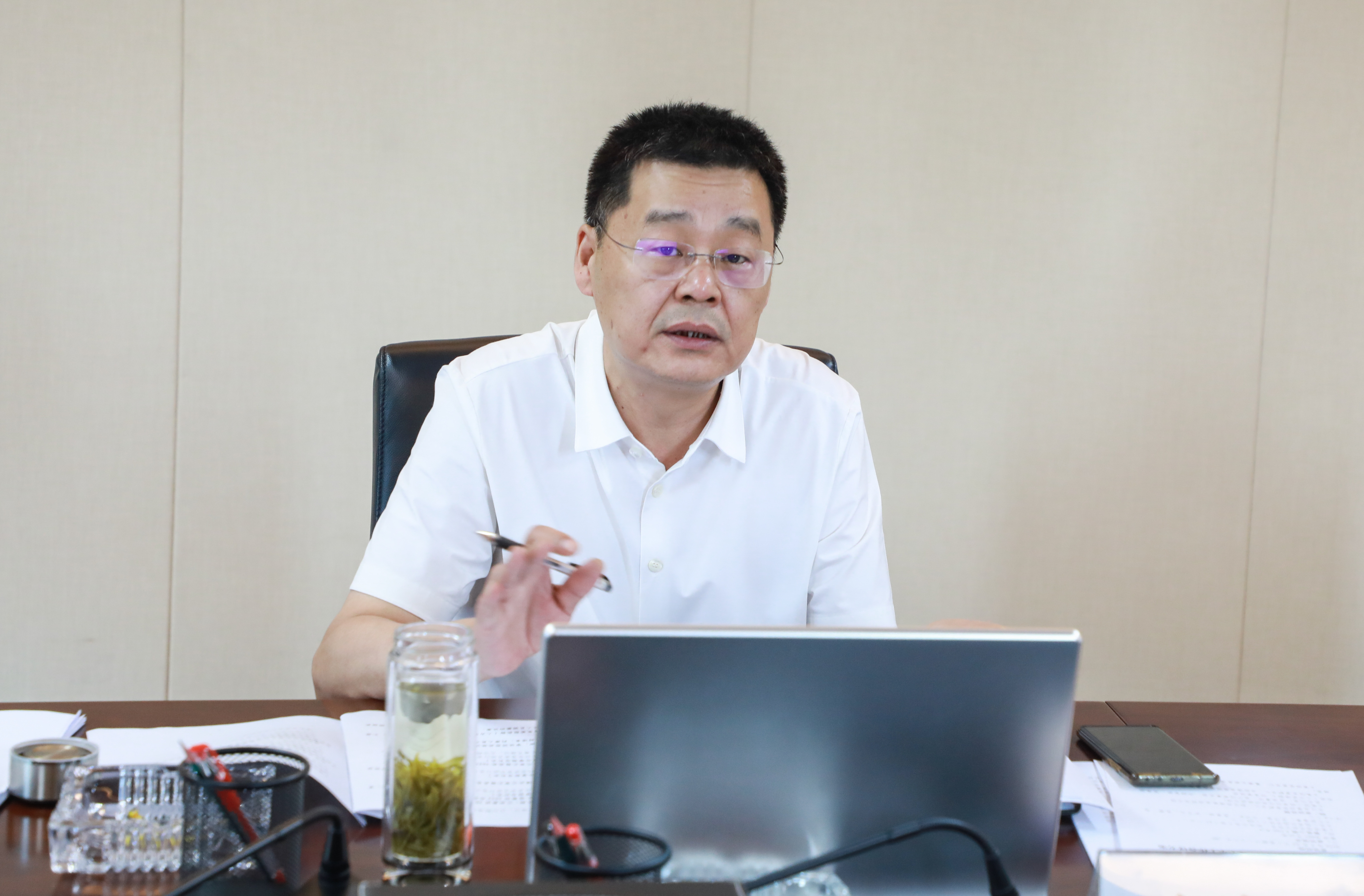 交控集團黨委理論學(xué)習中心組專(zhuān)題學(xué)習習近平經(jīng)濟思想