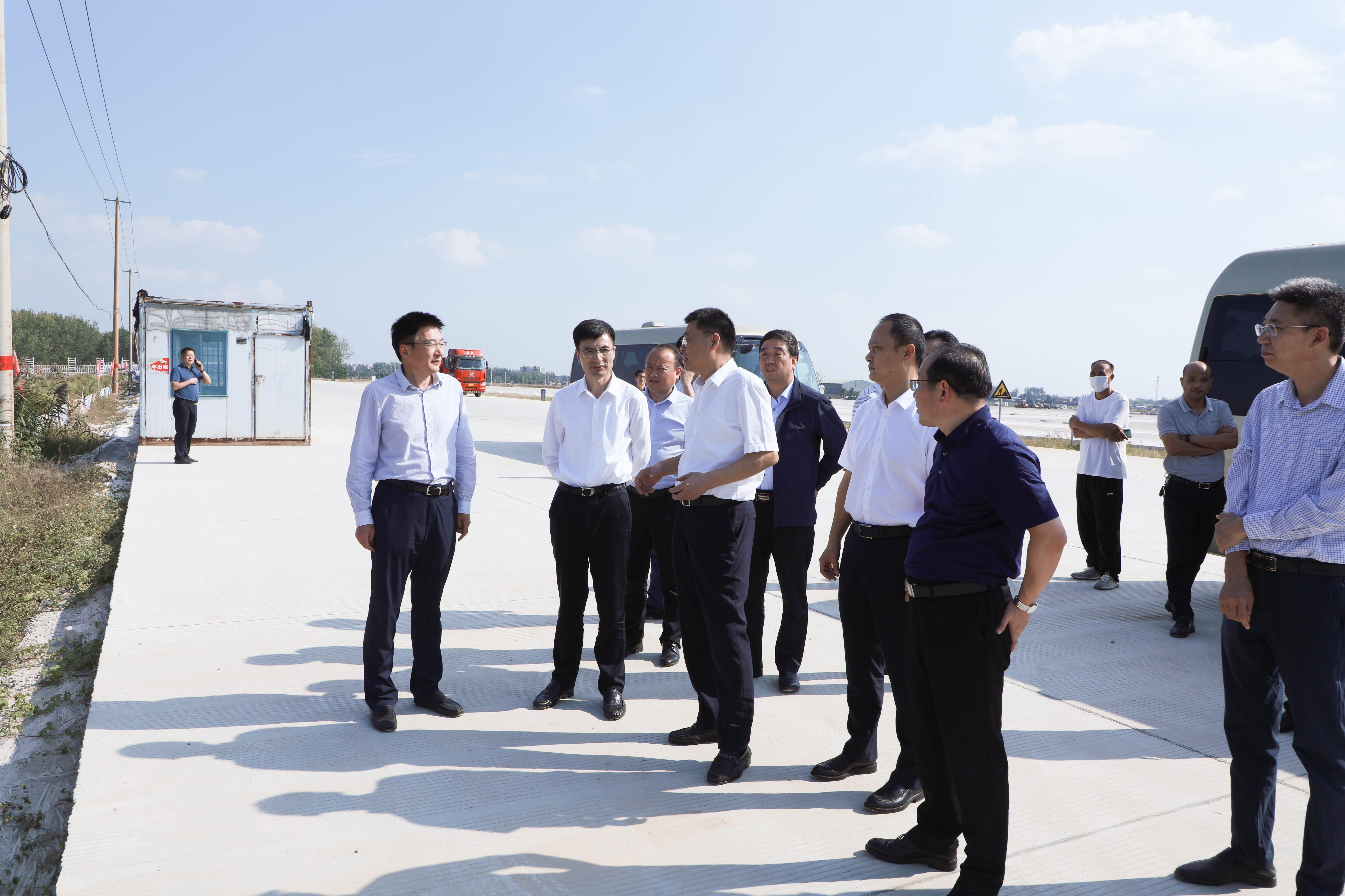 交控集團黨委書(shū)記、董事長(cháng)賈泉涌一行赴邳州市政府開(kāi)展深化合作會(huì )談