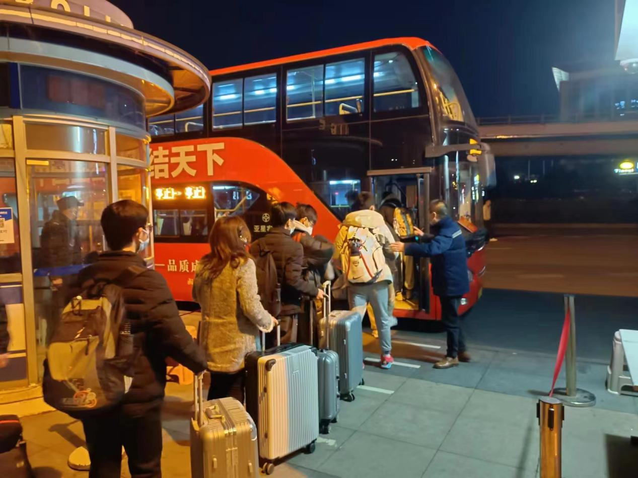 助力開(kāi)學(xué)季 定制公交一站直達
