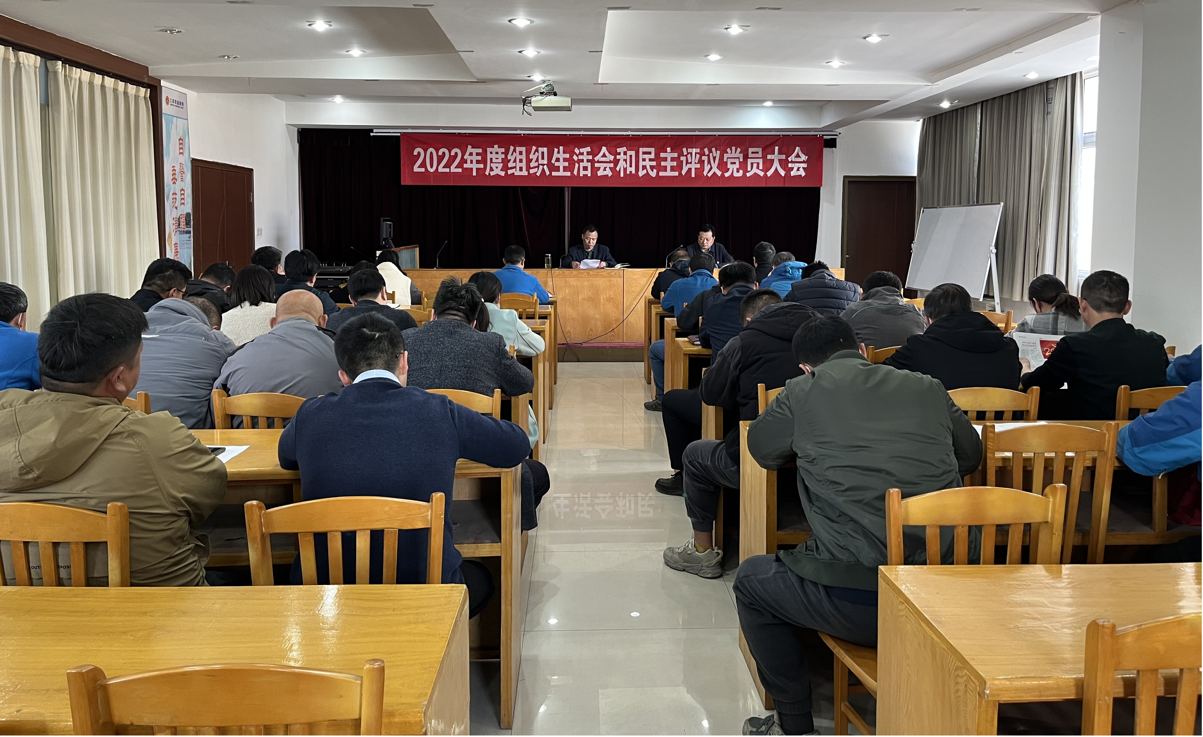 冠盛公司黨支部召開(kāi)組織生活會(huì )暨民主評議黨員大會(huì )