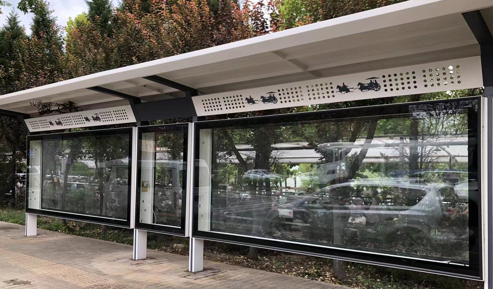 我市首批漢文化元素公交候車(chē)亭亮相！