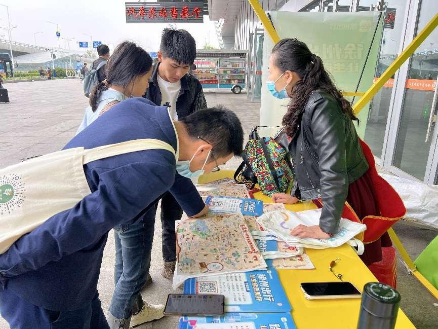 數創(chuàng  )科技公司：黨建引領(lǐng)展風(fēng)采 助力假日快樂(lè )行